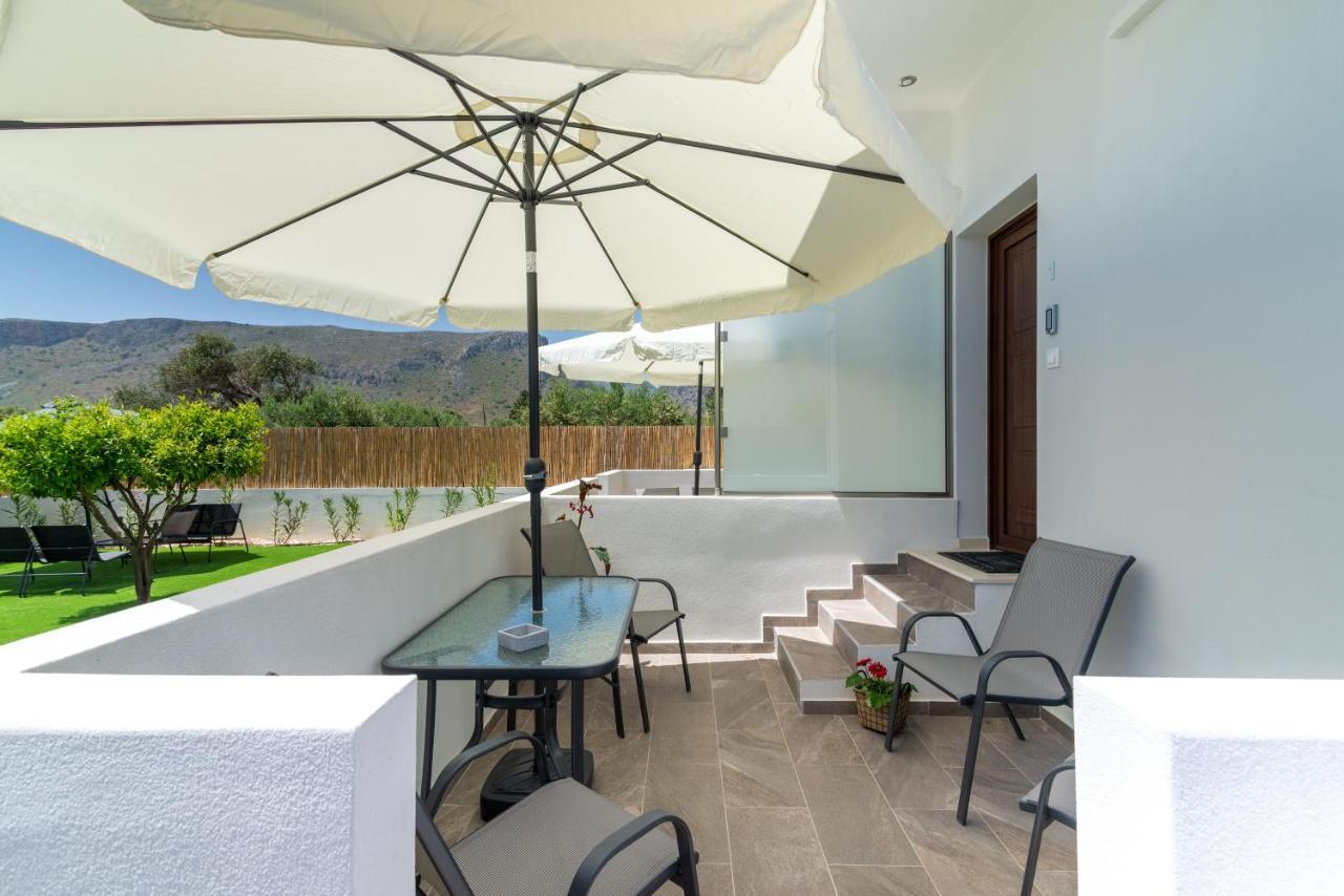 Modern House With Pool Near Beach Gazi エクステリア 写真