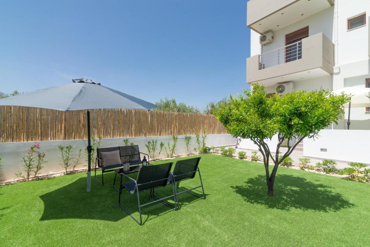 Modern House With Pool Near Beach Gazi エクステリア 写真