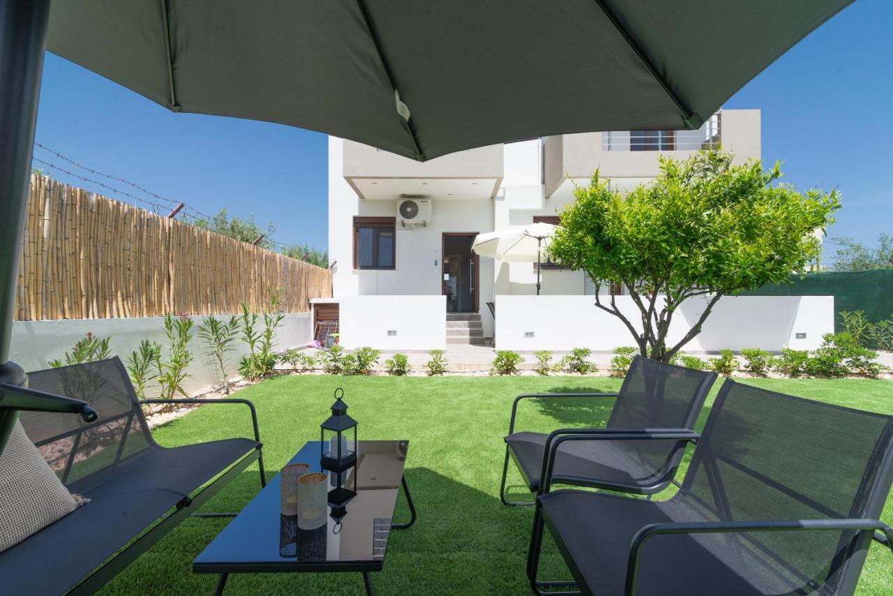 Modern House With Pool Near Beach Gazi エクステリア 写真