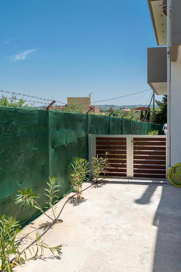 Modern House With Pool Near Beach Gazi エクステリア 写真