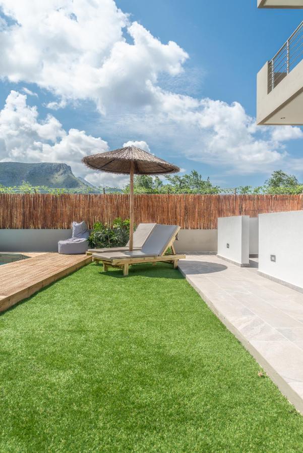Modern House With Pool Near Beach Gazi エクステリア 写真