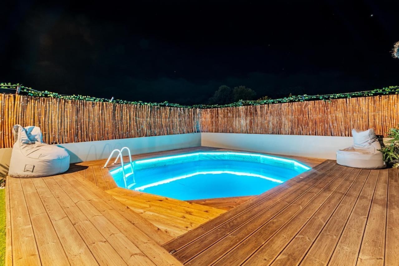 Modern House With Pool Near Beach Gazi エクステリア 写真