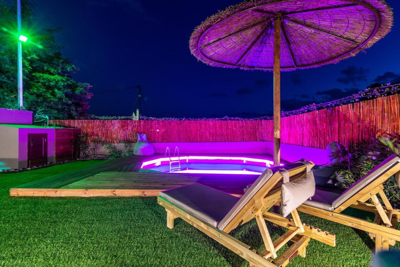 Modern House With Pool Near Beach Gazi エクステリア 写真