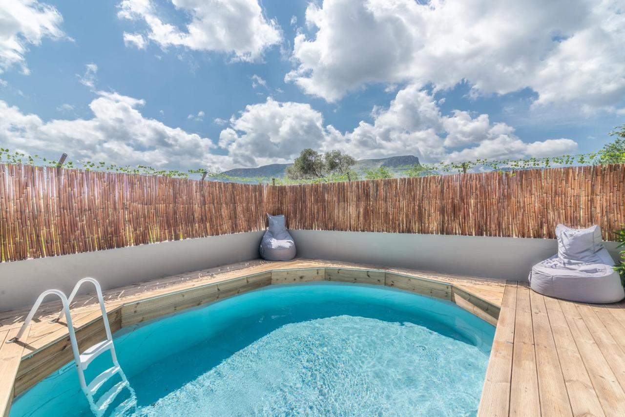 Modern House With Pool Near Beach Gazi エクステリア 写真