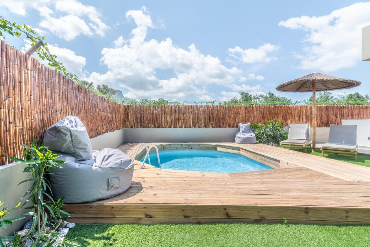 Modern House With Pool Near Beach Gazi エクステリア 写真