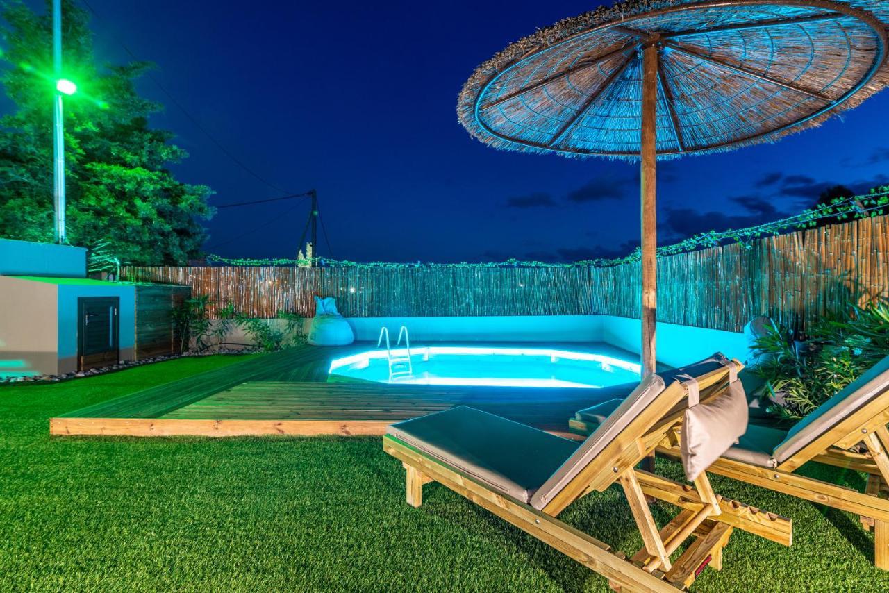 Modern House With Pool Near Beach Gazi エクステリア 写真
