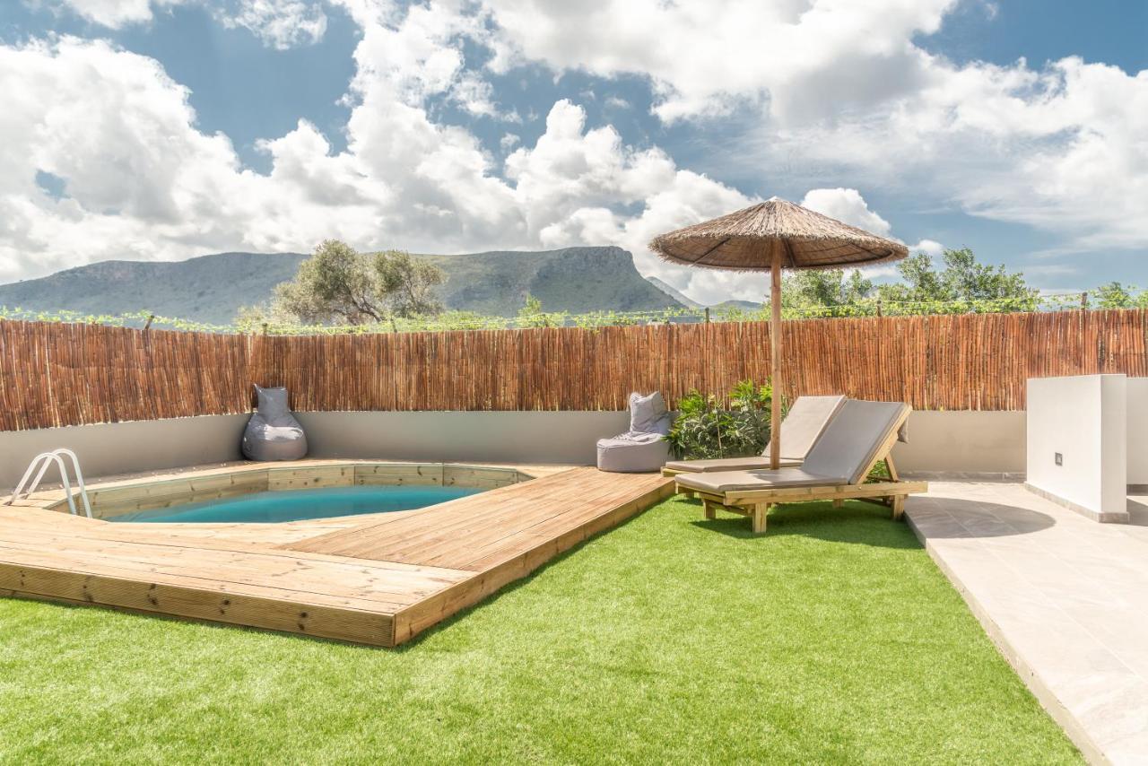 Modern House With Pool Near Beach Gazi エクステリア 写真