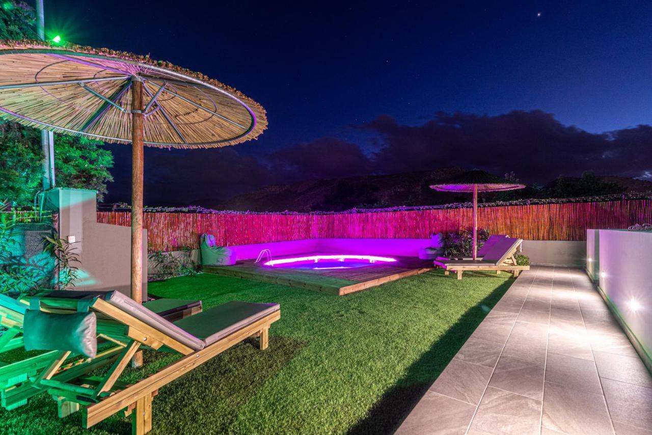 Modern House With Pool Near Beach Gazi エクステリア 写真