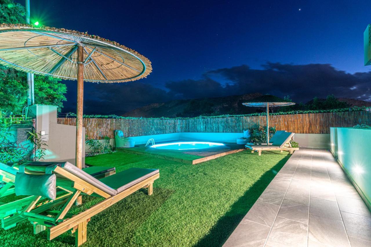 Modern House With Pool Near Beach Gazi エクステリア 写真