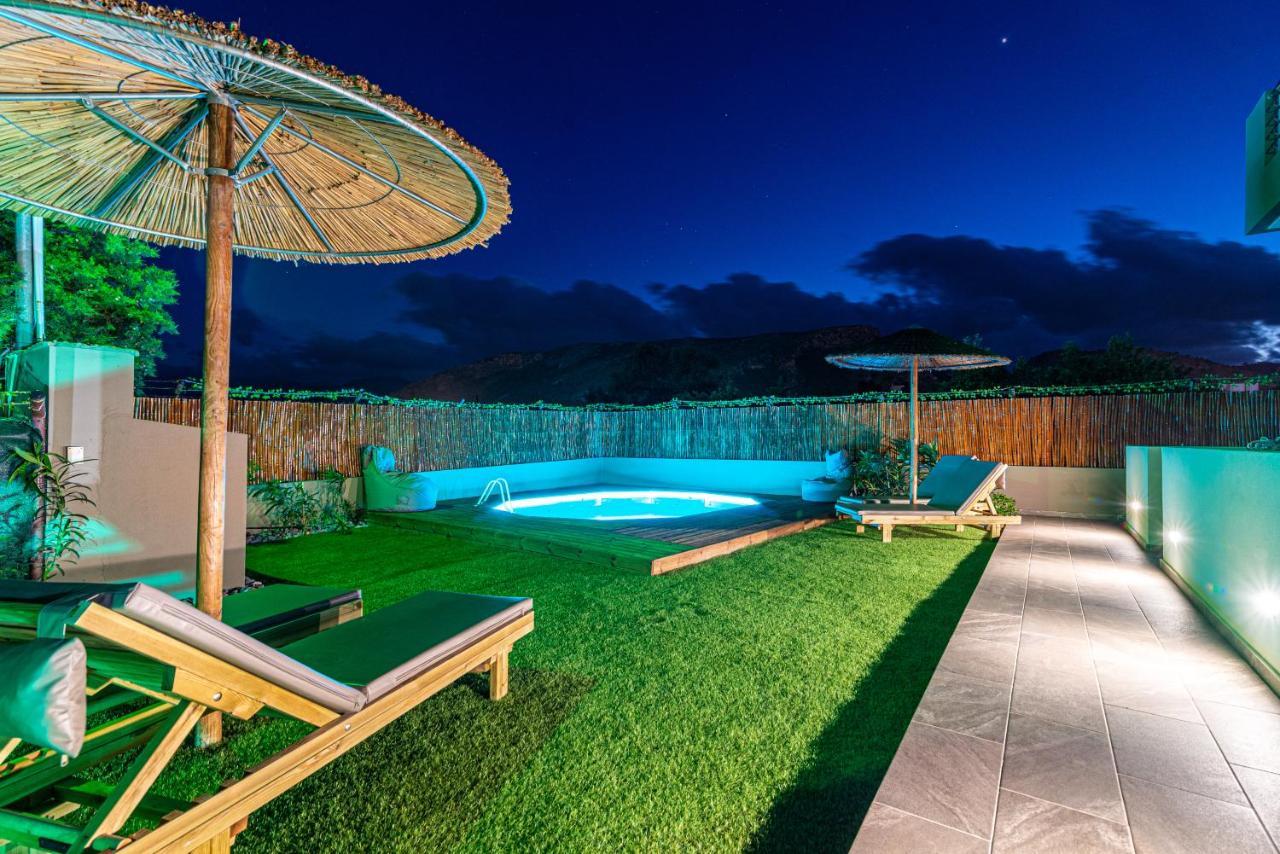 Modern House With Pool Near Beach Gazi エクステリア 写真